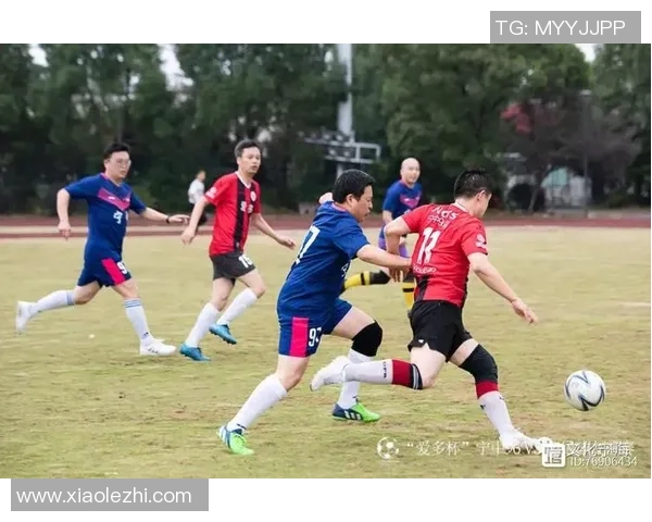 足球明星魅力四射瞬间合集让你领略他们的帅气风采与精彩表现